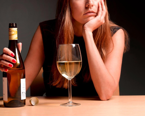 Анонимное лечение женского алкоголизма в Кирсе